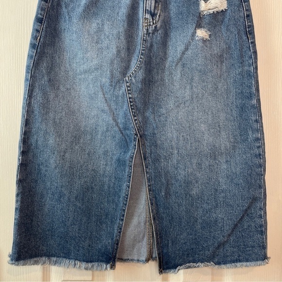 So Long Blue Denim Skirt Stretch Frayed Bottom Hem Light Distressing Size 5/27W - Picture 4 of 16